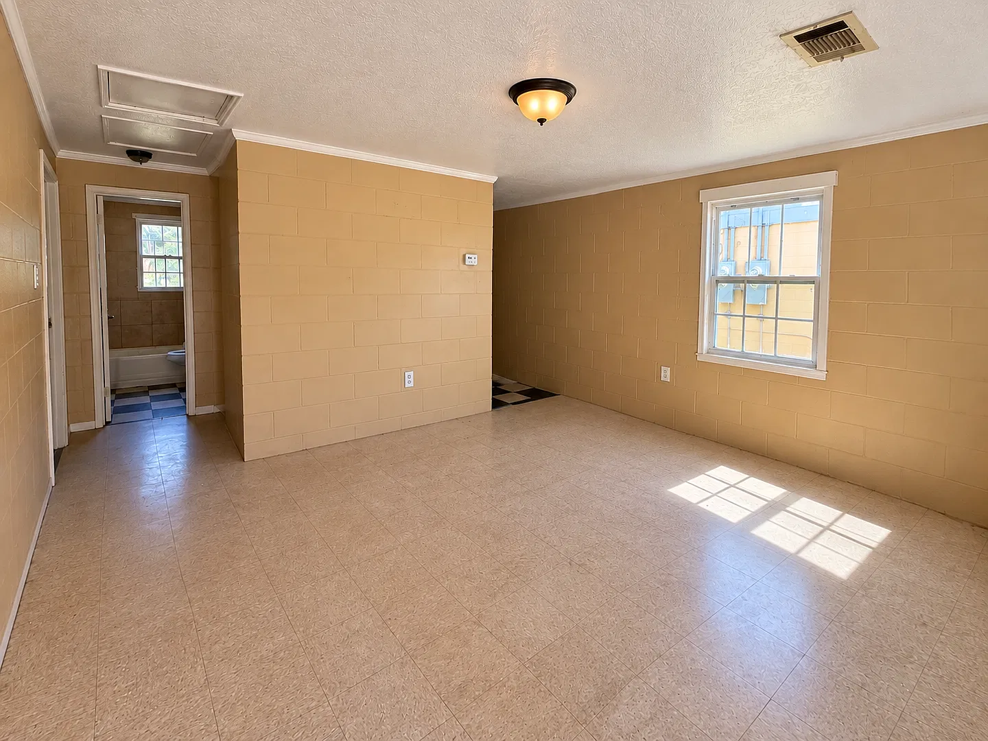 205 Barton Ave — Photo 2