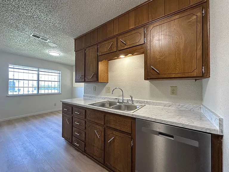 1300 Gowen Dr — Photo 12