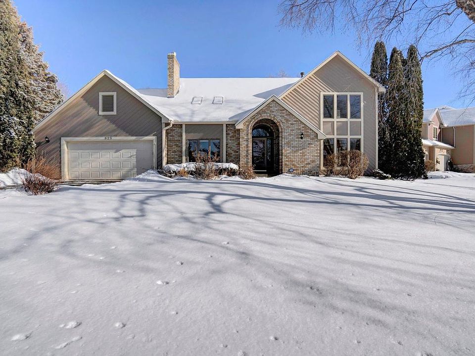 1st image of 825 Amundson Dr