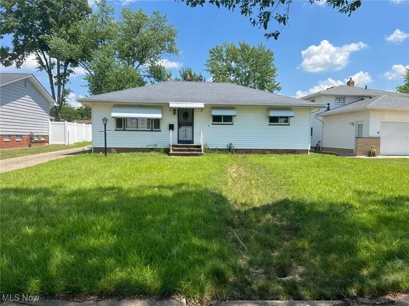 5969 Marra Dr, Bedford Heights, OH 44146