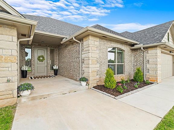 3rd image of 9131 Oak Tree Cir