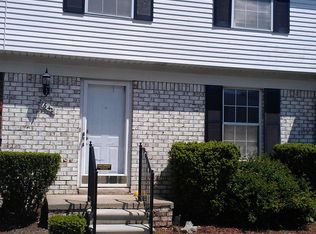 21642 Hidden Rivers Dr N #1, Southfield, MI 48075
