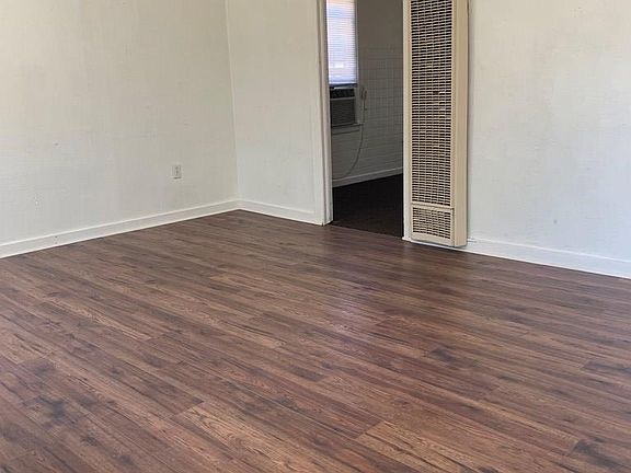 3rd image of 823 E 16th St #7