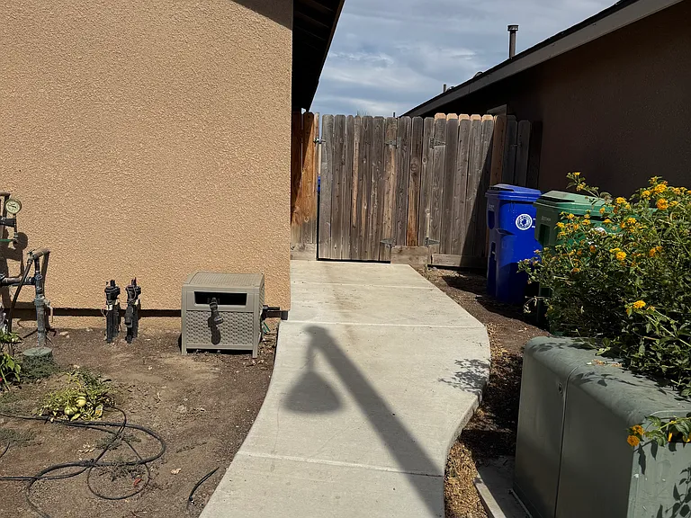 916 N Redondo St — Photo 27