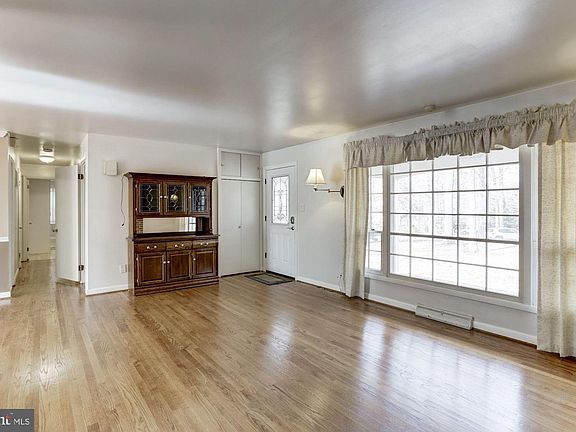 3rd image of 17 Forest Dr