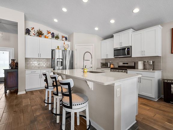3rd image of 116 Egrets Landing Ln