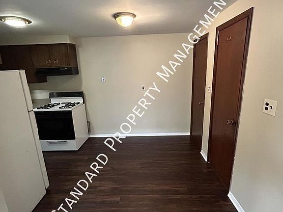 2nd image of 576 Taunton Pl APT 5