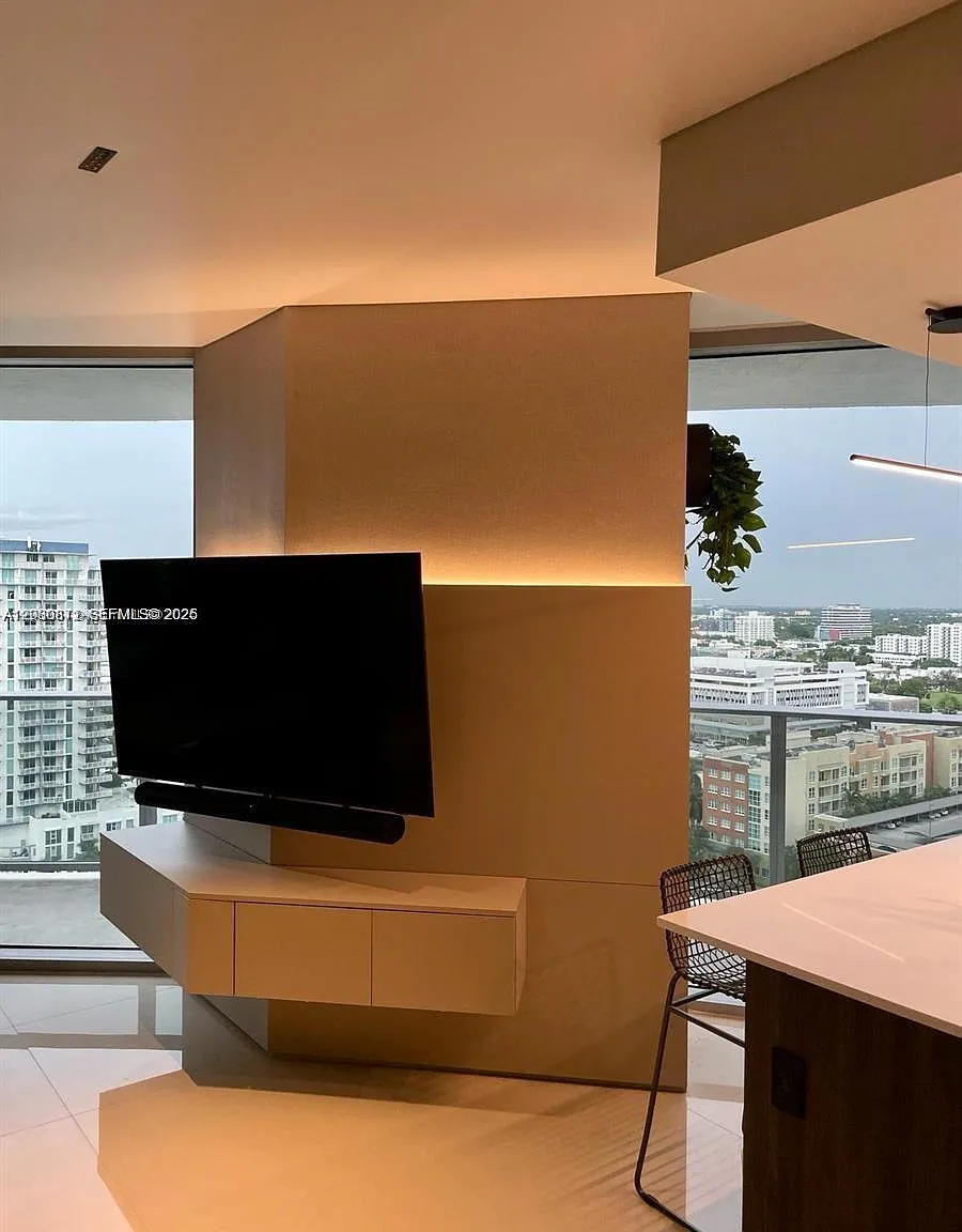 Aria On The Bay Condo — Photo 3