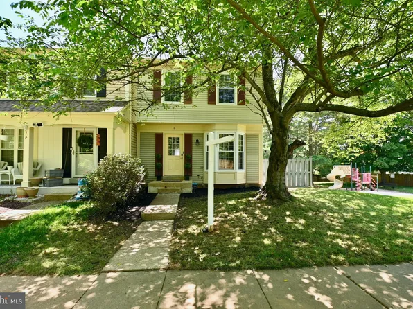 16 Capricorn Ct, Derwood, MD 20855