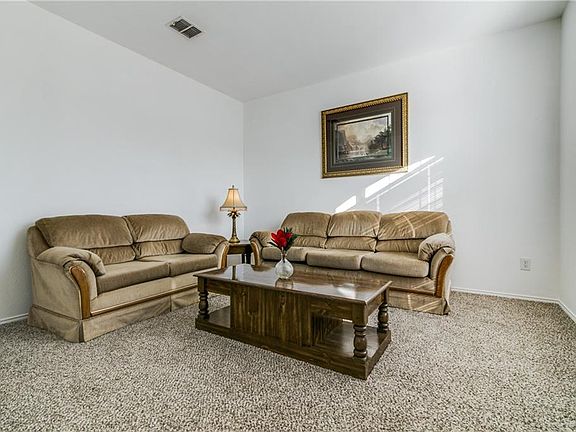 5th image of 721 Dandelion Dr