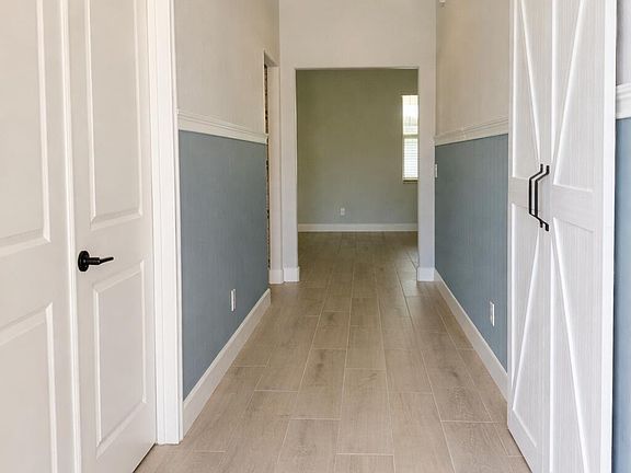 4th image of 410 Di Lido St NE