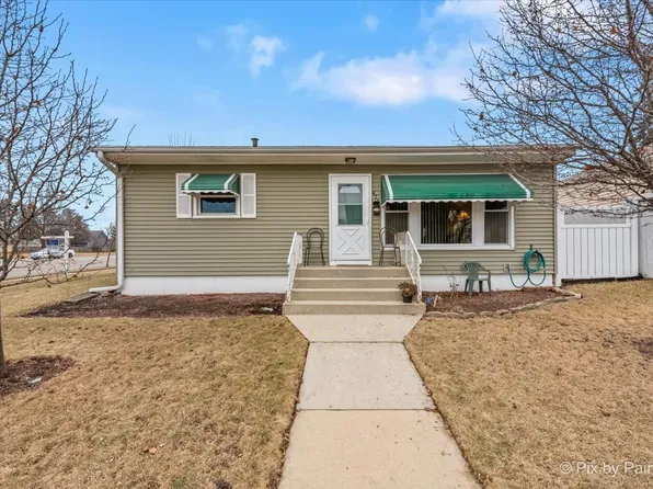 471 Poplar Ct, Elgin, IL 60120