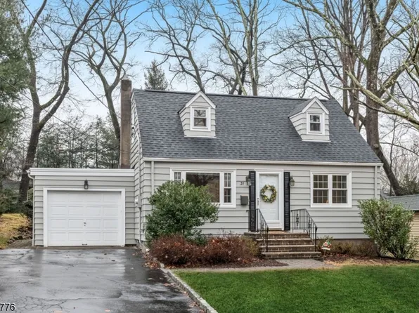 31 Zimmer Ave, Midland Park Boro, NJ 07432