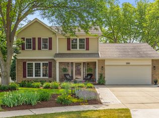 7031 Penner Ave, Downers Grove, IL 60516