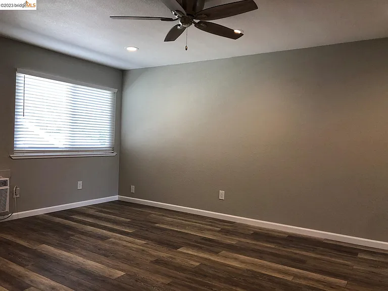 1021 W 8th St #3 — Photo 10