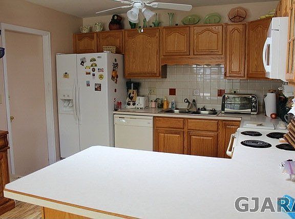 3rd image of 2746 Parkwood Dr