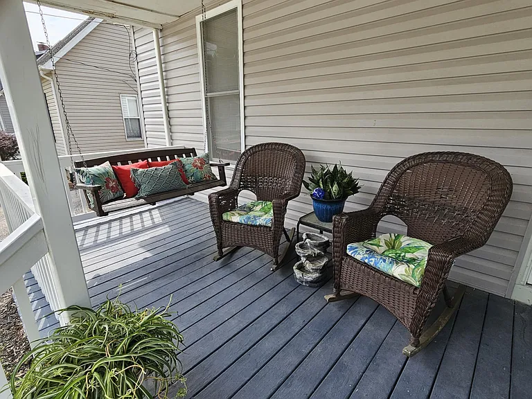 730 Maple St — Photo 2