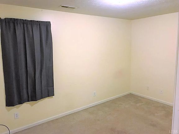 5th image of 137 Primrose Ln APT B