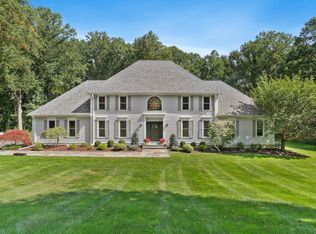 580 Rolling Hills Dr, Fairfield, CT 06824