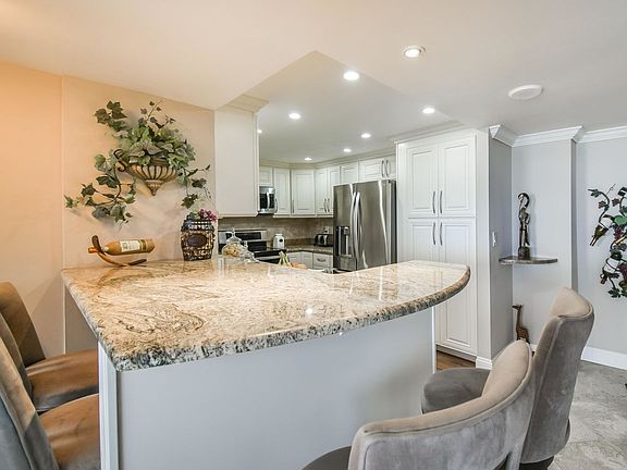 3rd image of 5200 N Flagler Dr APT 1702