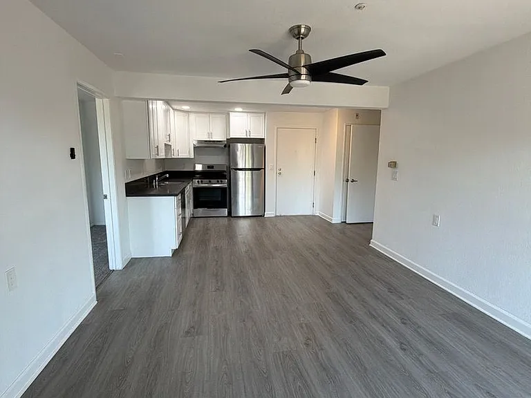Hawaiian Terrace Apartments — Photo 2