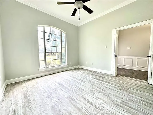 1480 Albert St — Photo 6