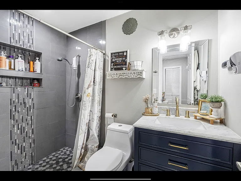 9007 Westchester Cir #B — Photo 8