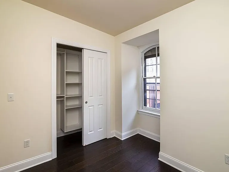 115 S 21st St #404 — Photo 2