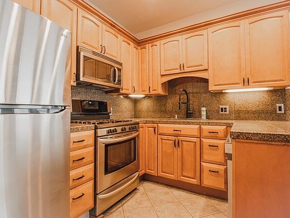 5th image of 2585 Warbler Ave #C