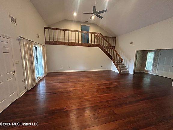 3rd image of 628 Aubrey Cir S