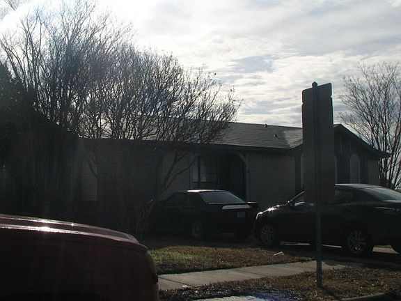 2nd image of 513 Hilltop Ln