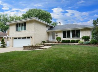 908 S Kent Ave, Elmhurst, IL 60126