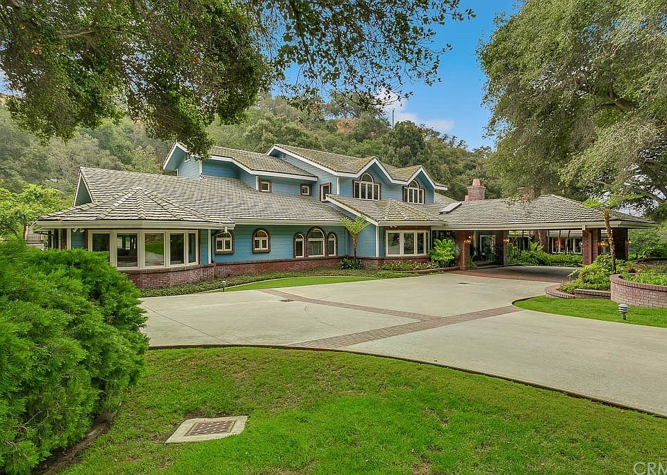 1st image of 6 Woodlyn Ln