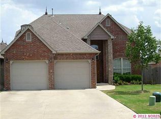 905 W Toledo Cres S, Broken Arrow, OK 74012