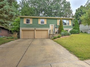 3902 Greenridge Dr, Decatur, IL 62526