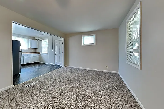 3 bed, 1.0 bath, 948 sqft, $1,795 — Photo 4