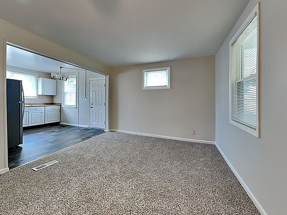 4th image of 11 Seabright Ave