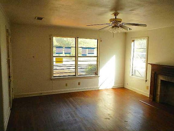 3rd image of 3251 Desoto St