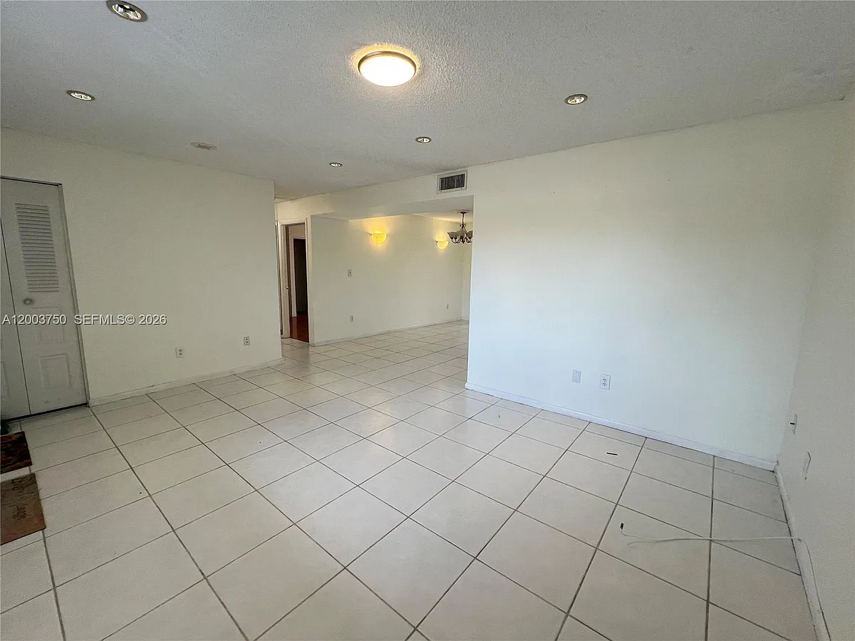 Building Photo - 8401 SW 107th Ave #322E
