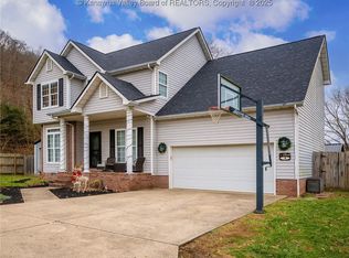 1 Hampton Rd, Winfield, WV 25213