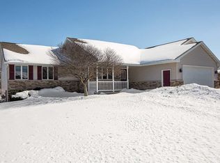 104 Christopher Ct, Combined Locks, WI 54113
