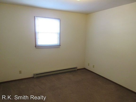 5th image of 891 Parkview Dr APT 1