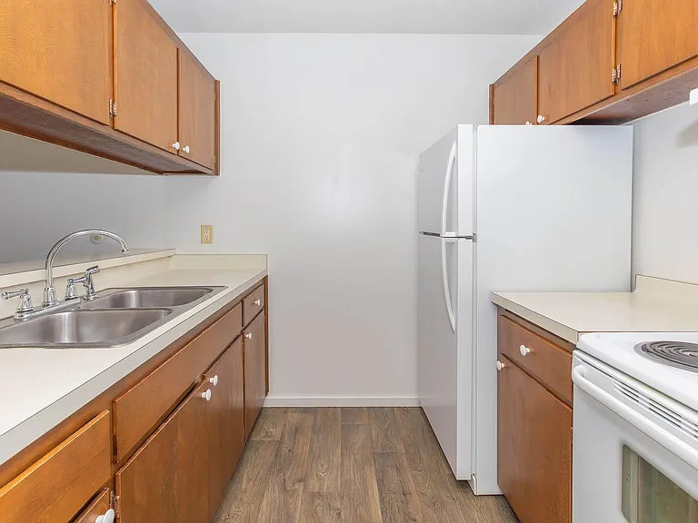 Holiday Acres Apartments — Photo 29