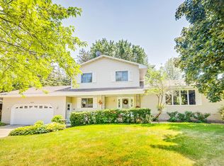 1310 Nursery Hill Ln, Arden Hills, MN 55112
