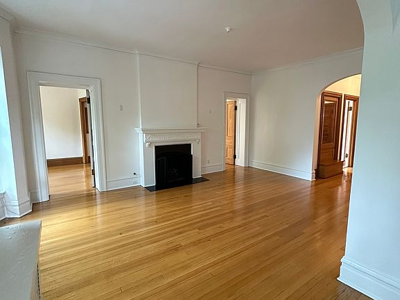 5th image of 537 W Fullerton Pkwy #2