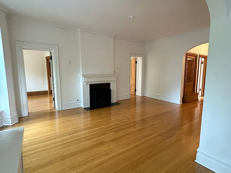 537 W Fullerton Pkwy #2 — Photo 5