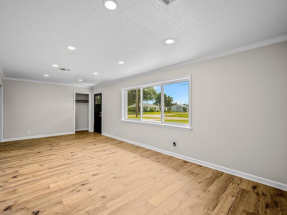 4th image of 1221 Matilda St