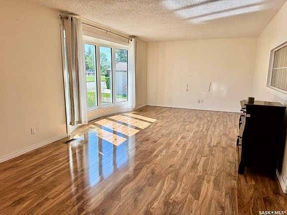 4th image of 503 2nd St NE