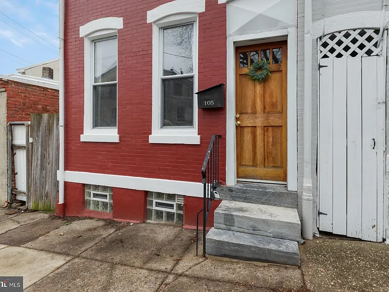 105 W Salaignac St — Photo 30
