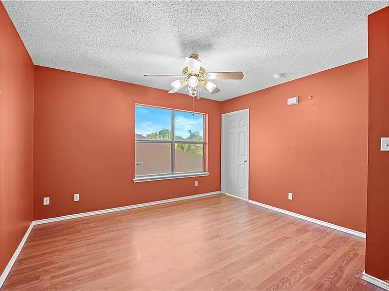 209 San Ignacio Ave — Photo 8